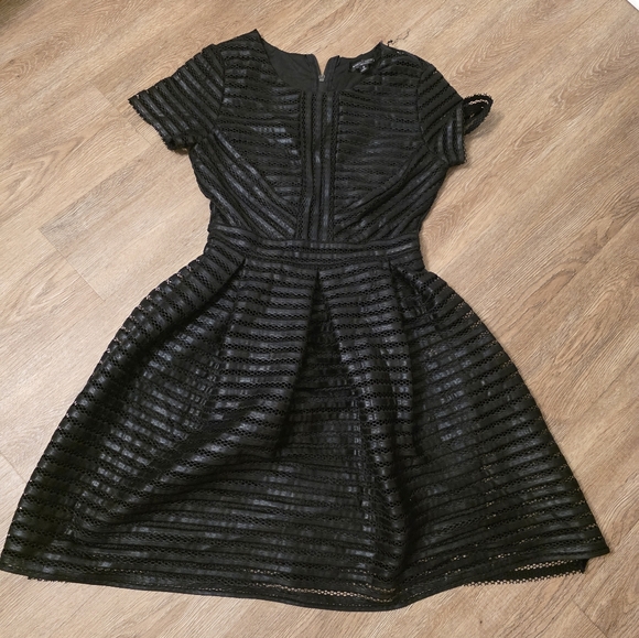 Romeo & Juliet Couture Black Textured Mini Dress - Picture 7 of 7